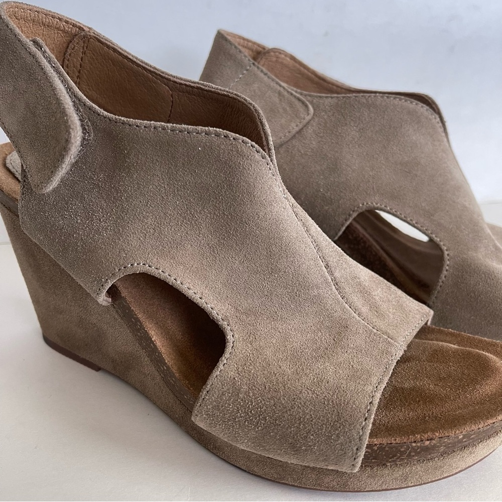 Women's Sofft Chloee Open Toe Tan Wedge Sandals Size 7.5 - Picture 3 of 9